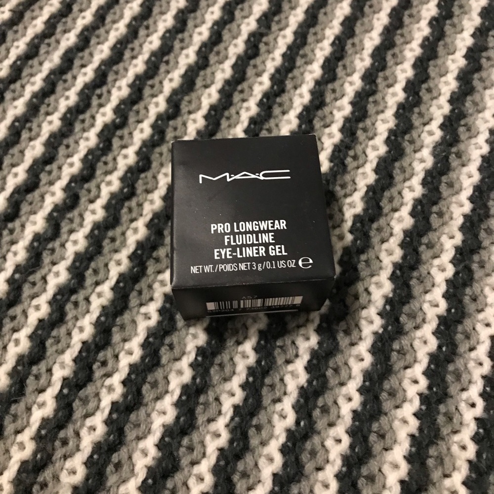 BNIB MAC Fluidline Gel Eyeliner in Blacktrack
